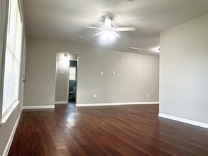 8826 Chatwood Dr in Houston, TX - Building Photo - Building Photo