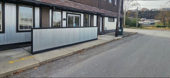 373 Munson Ave in Mckees Rocks, PA - Building Photo - Building Photo
