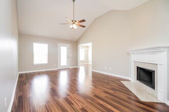 2015 Red Jacket Trace in Spring Hill, TN - Building Photo - Building Photo