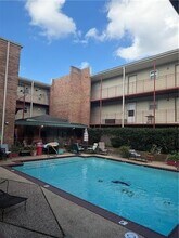 2500 Houma Blvd, Unit 322 in Metairie, LA - Foto de edificio - Building Photo
