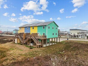 913 Bluewater Hwy in Surfside Beach, TX - Building Photo - Building Photo