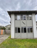 4564 Valley W Blvd in Arcata, CA - Building Photo