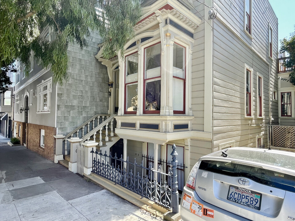 25 Hill St in San Francisco, CA - Building Photo