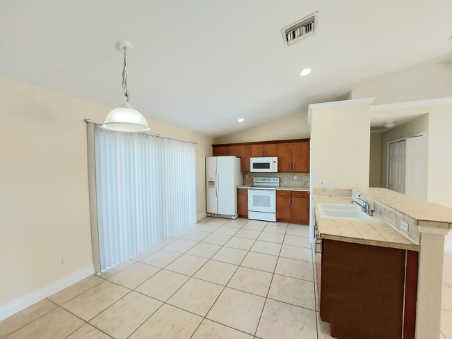 18 NW 29th Pl in Cape Coral, FL - Building Photo - Building Photo