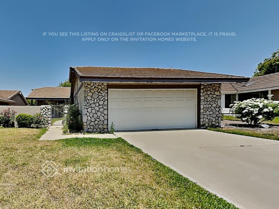 25906 Adolfo Ct in Santa Clarita, CA - Building Photo
