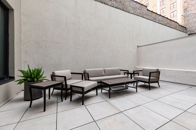 1011 Canal St in New Orleans, LA - Building Photo - Building Photo