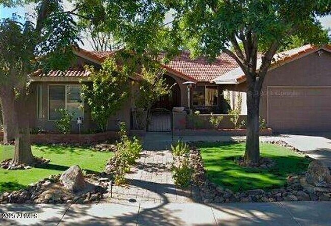 property at 4527 E Marconi Ave