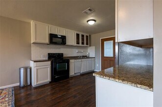 5780 Randle Rd in Granbury, TX - Building Photo - Building Photo