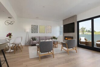 617 Aviation Way, Unit 617 in Manhattan Beach, CA - Building Photo - Building Photo