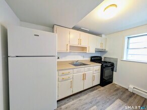 95 Fairview Dr in Danbury, CT - Building Photo - Building Photo