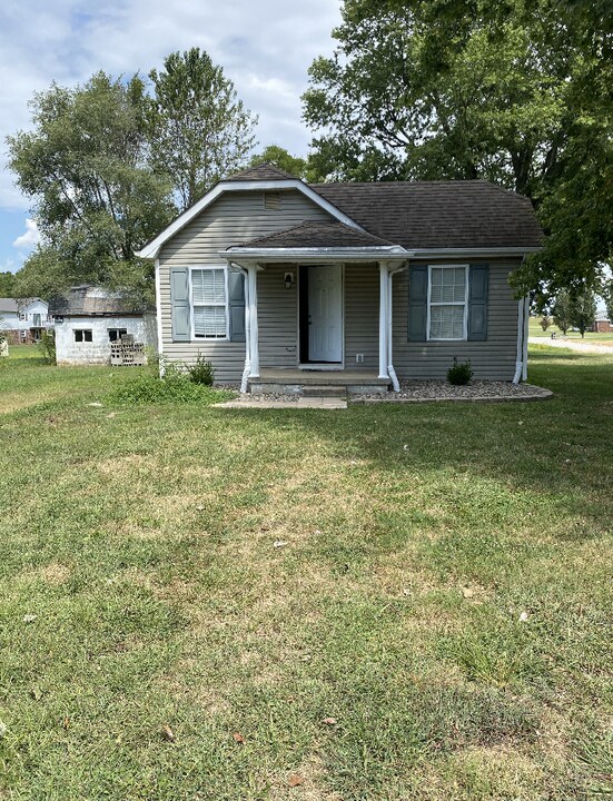 4634 Parker Grove Rd in Magnolia, KY - Building Photo