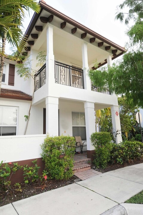 4746 Acadian Trl in Coconut Creek, FL - Foto de edificio
