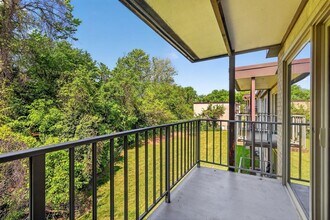 5200 Newton St in Bladensburg, MD - Foto de edificio - Building Photo