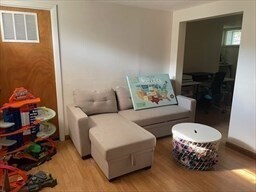 2 Marigold Ave in Wellesley, MA - Building Photo - Building Photo