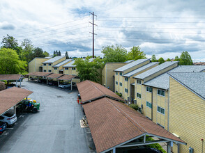 Rolling Hills Condominium in Renton, WA - Foto de edificio - Building Photo