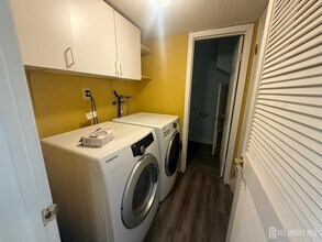 20 Sassafras Ct in North Brunswick, NJ - Building Photo - Building Photo