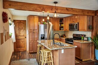 127 Oakley Ln in Taos, NM - Building Photo - Building Photo