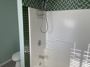 5211 Lapaloma Ct, Unit 201 in Wilmington, NC - Foto de edificio - Building Photo