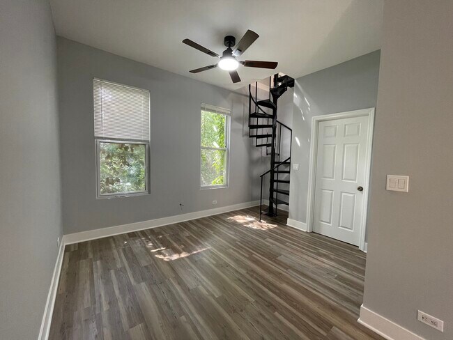 942 N Elston Ave in Chicago, IL - Building Photo - Building Photo