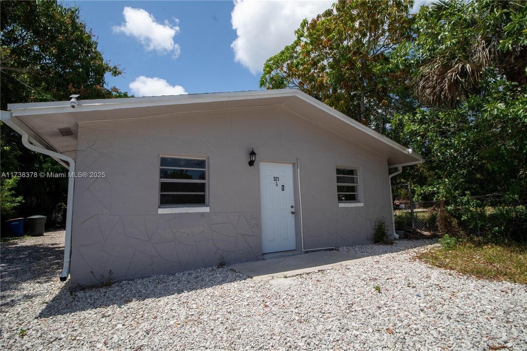 521 N 20th St in Fort Pierce, FL - Building Photo