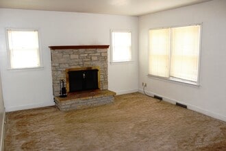 814 Sunset Ave in Manhattan, KS - Building Photo - Building Photo