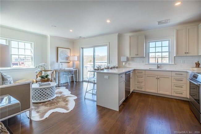 201 Main St in Westport, CT - Building Photo - Building Photo