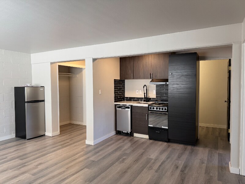 219 Queen Anne Ave N in Seattle, WA - Building Photo