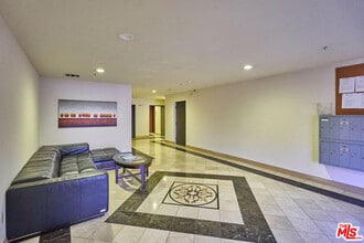 601 Serrano Ave in Los Angeles, CA - Foto de edificio - Building Photo