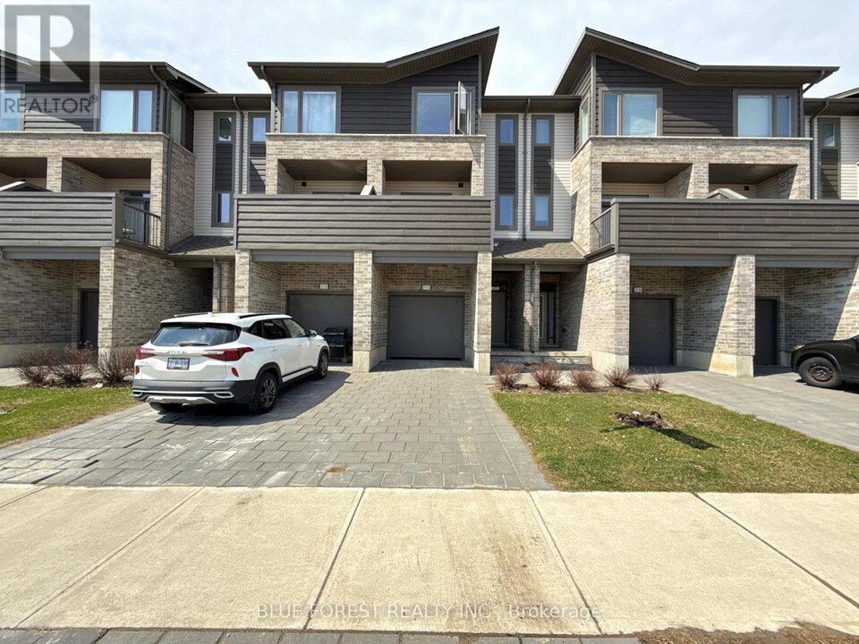 2112-2112 Meadowgate Blvd in London, ON - Building Photo