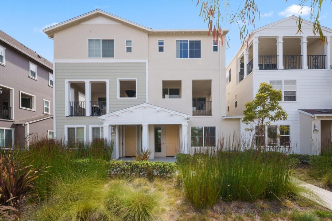 37607 Cape Cod Rd in Newark, CA - Building Photo