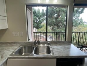 7858 Cowles Mountain Ct in San Diego, CA - Building Photo - Building Photo