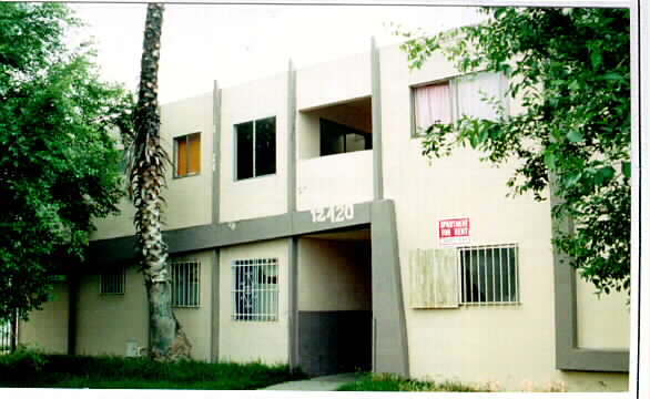 12420 Santa Fe Ave in Lynwood, CA - Foto de edificio