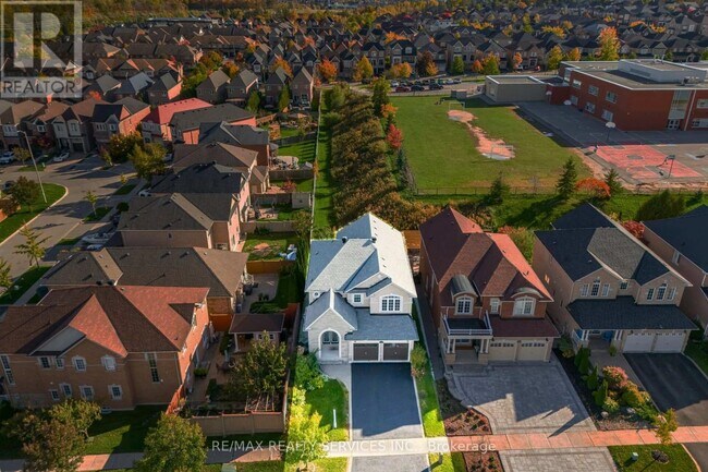 71 Ivy Glen Dr in Vaughan, ON - Building Photo - Building Photo