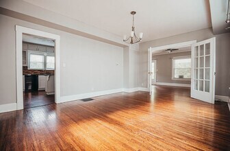 1335 E Cherry St in Springfield, MO - Foto de edificio - Building Photo