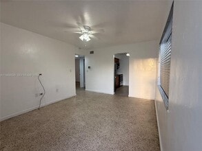 43 NW 76th Ave in Miami, FL - Building Photo - Building Photo