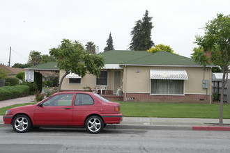 178-196 Blossom Way in Hayward, CA - Building Photo - Building Photo