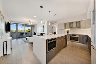 111 SE 1st Ave, Unit 314 in Delray Beach, FL - Foto de edificio - Building Photo