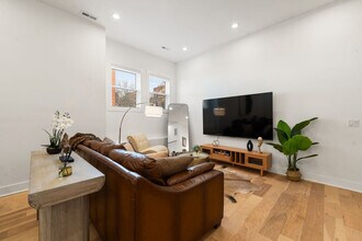 1941 W Augusta Blvd in Chicago, IL - Building Photo - Building Photo