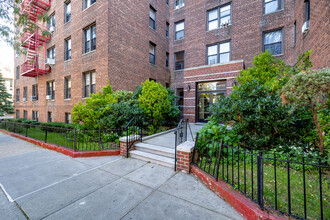 Yellow Stone Gardens in Forest Hills, NY - Building Photo - Building Photo