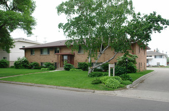 Budget Suites in Richfield, MN - Building Photo - Building Photo