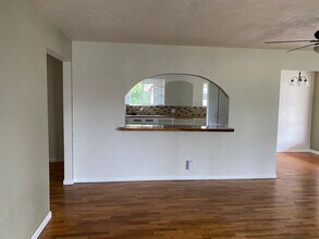 1642 NW Almond Ave in Roseburg, OR - Building Photo - Building Photo