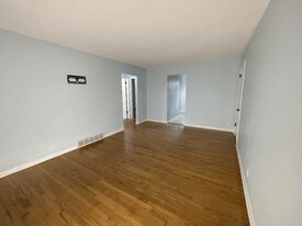 1025 Mayfair Dr in Racine, WI - Building Photo