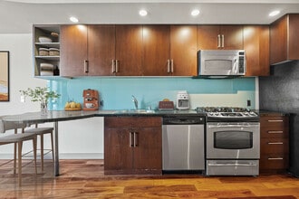910 Lenora St, Unit #904 in Seattle, WA - Foto de edificio - Building Photo