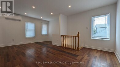 1150 Woodbine Ave in Toronto, ON - Building Photo - Building Photo
