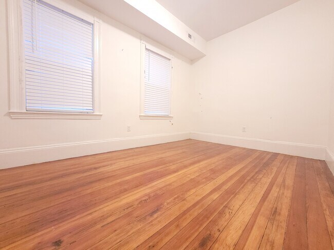 74 Myrtle St, Unit 2 in Malden, MA - Foto de edificio - Building Photo