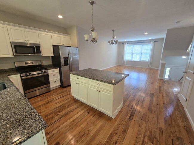 23 Short Oak Dr in Brookfield, CT - Building Photo - Building Photo