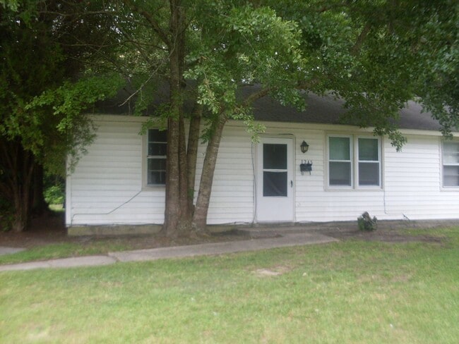 property at 1245 Davis St