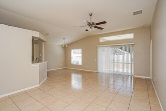 12432 Tree Pointe Ct in Riverview, FL - Foto de edificio - Building Photo