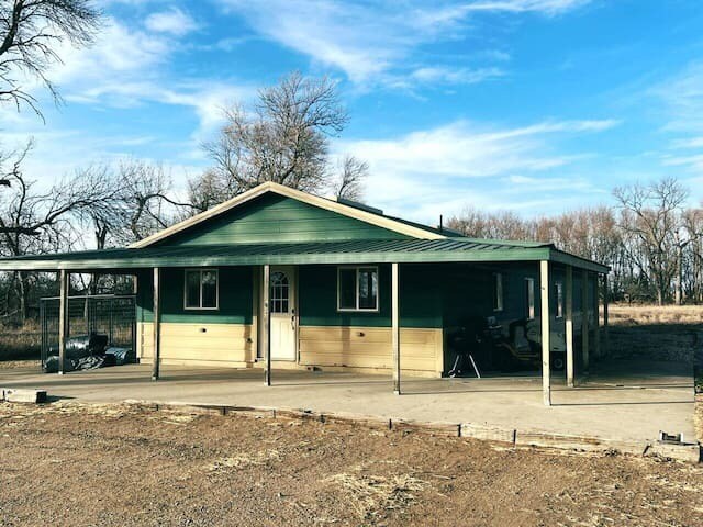 22448 449th Ave in Ramona, SD - Building Photo