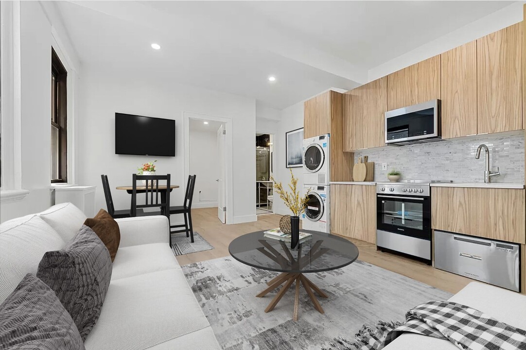 138 E 38th St in New York, NY - Building Photo